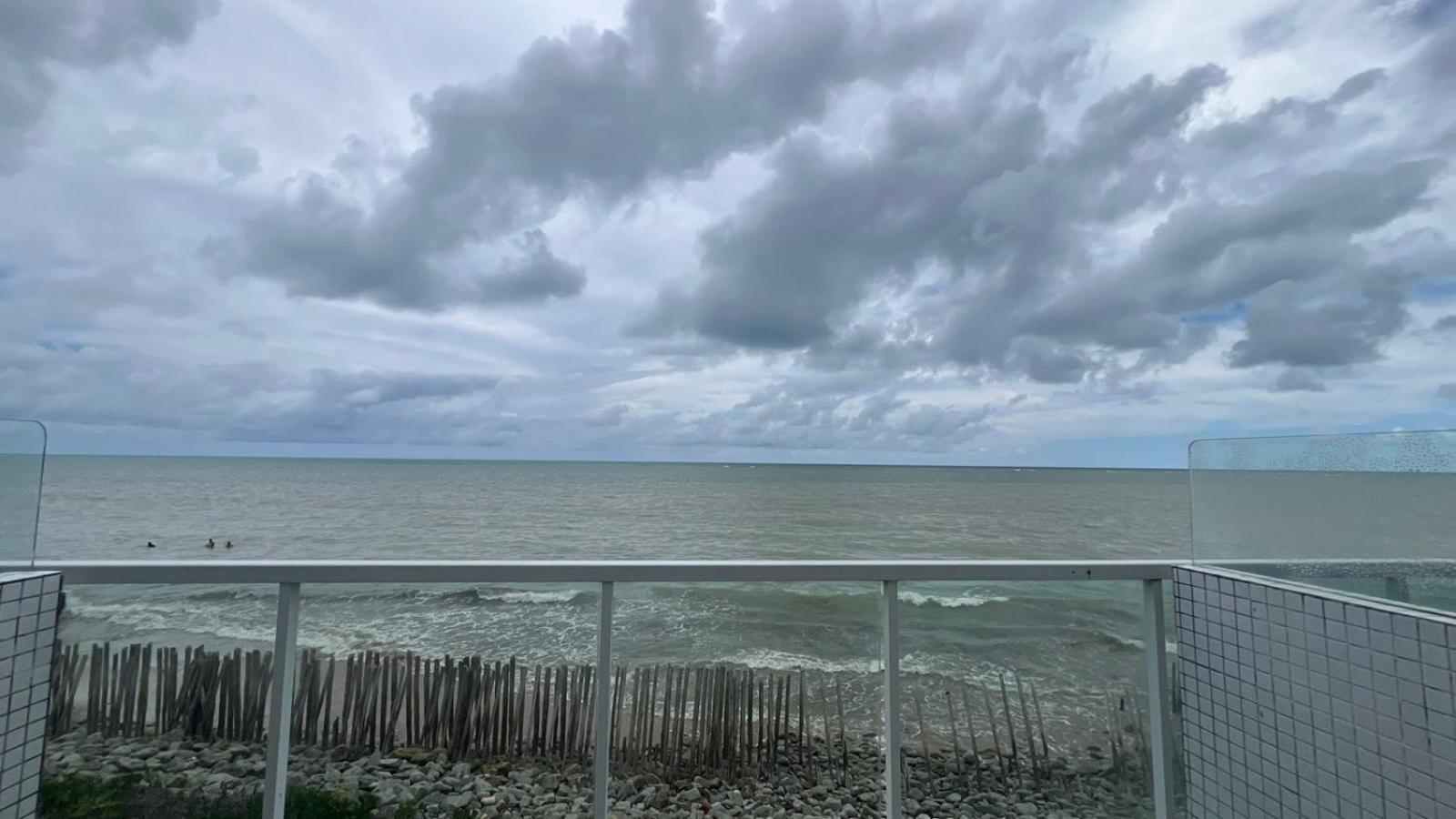 Apartamento Lindo Pe Na Areia Com Terraco Frente Mar